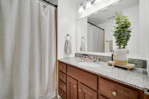 $330,000 | 1185 Norwood Lane, Aurora, IL 60504