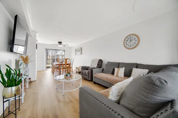 $330,000 | 1185 Norwood Lane, Aurora, IL 60504