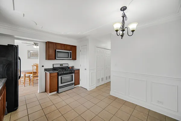 $330,000 | 1185 Norwood Lane, Aurora, IL 60504