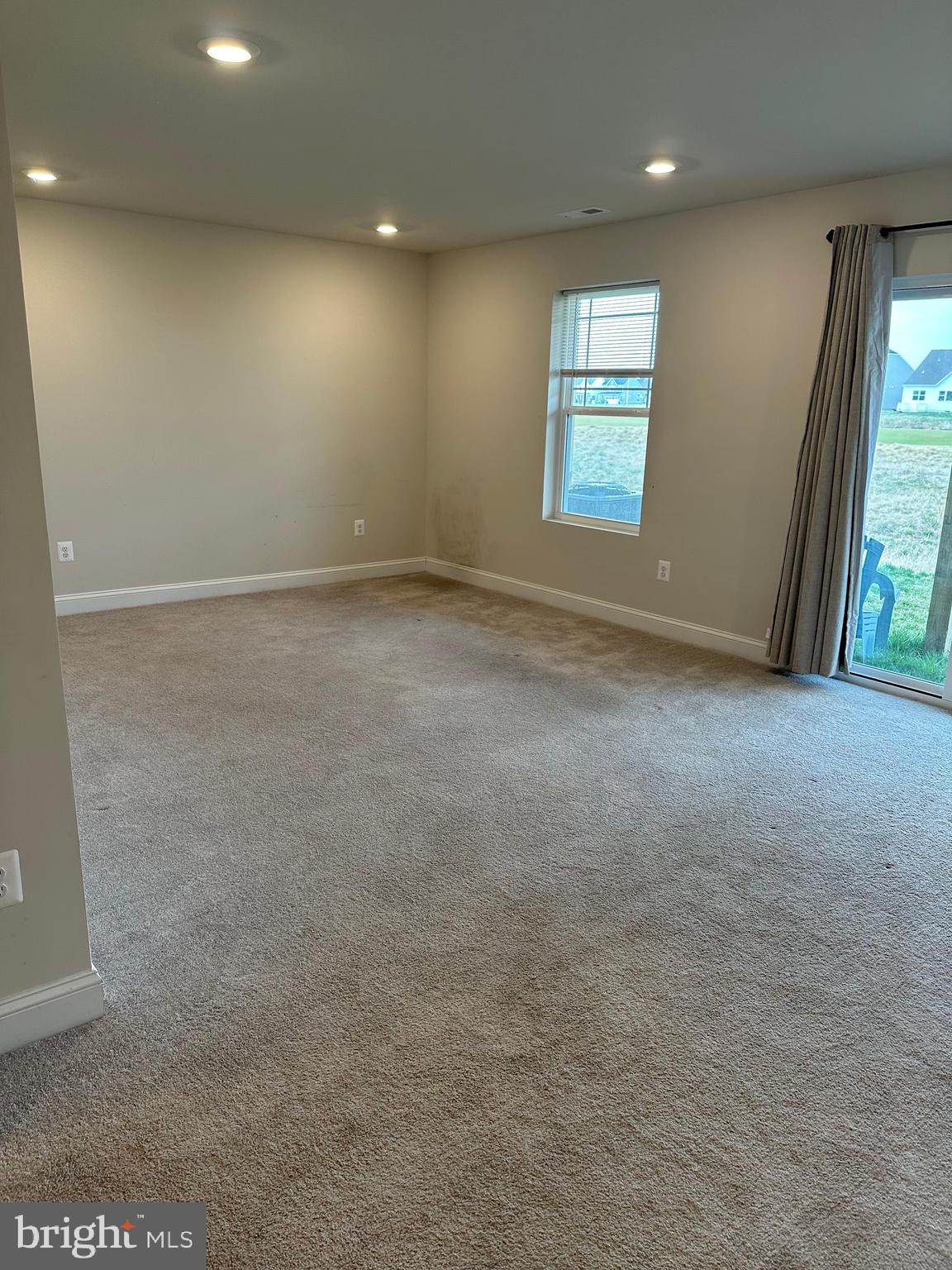 35422 Wright Way Millsboro, DE 19966 - Photo 19 of 35 an empty room with windows