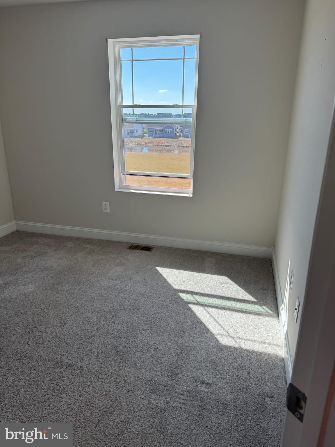 35422 Wright Way Millsboro, DE 19966 - Photo 30 of 35 an empty room with a window