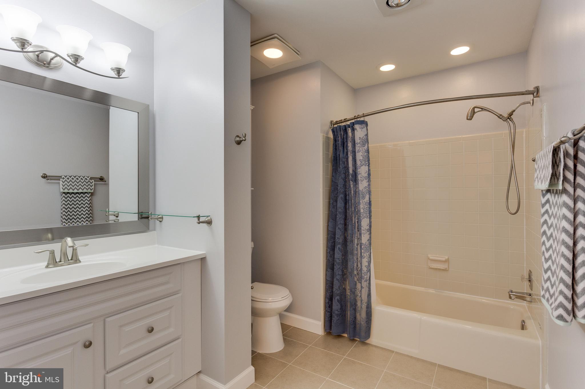 10520 Wickens Road Vienna, VA 22181 - Photo 19 of 44 Hall Bath Upper level
