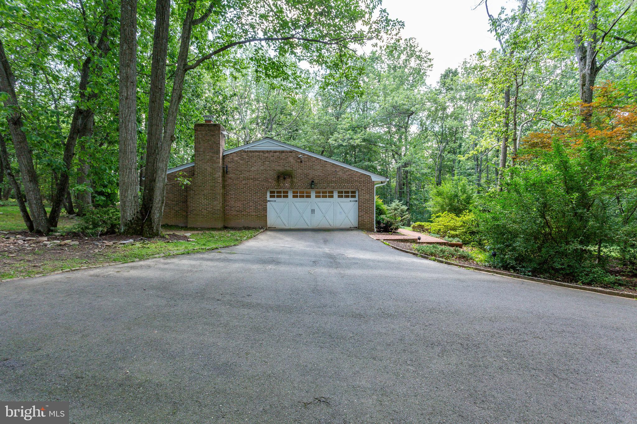 10520 Wickens Road Vienna, VA 22181 - Photo 30 of 44 Driveway Apron View 1