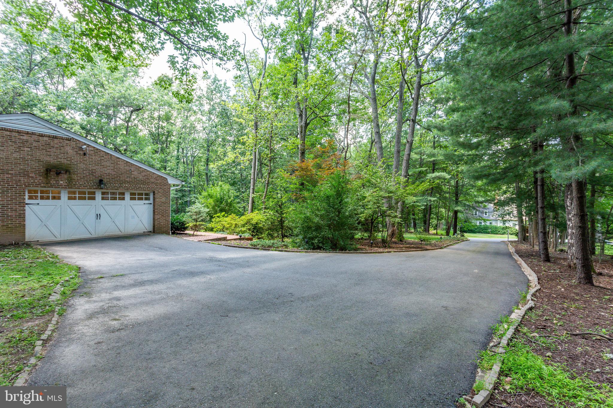 10520 Wickens Road Vienna, VA 22181 - Photo 31 of 44 Driveway Apron View 2