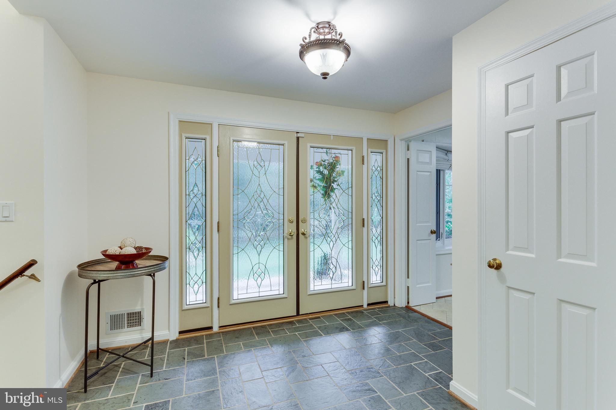 10520 Wickens Road Vienna, VA 22181 - Photo 34 of 44 Foyer