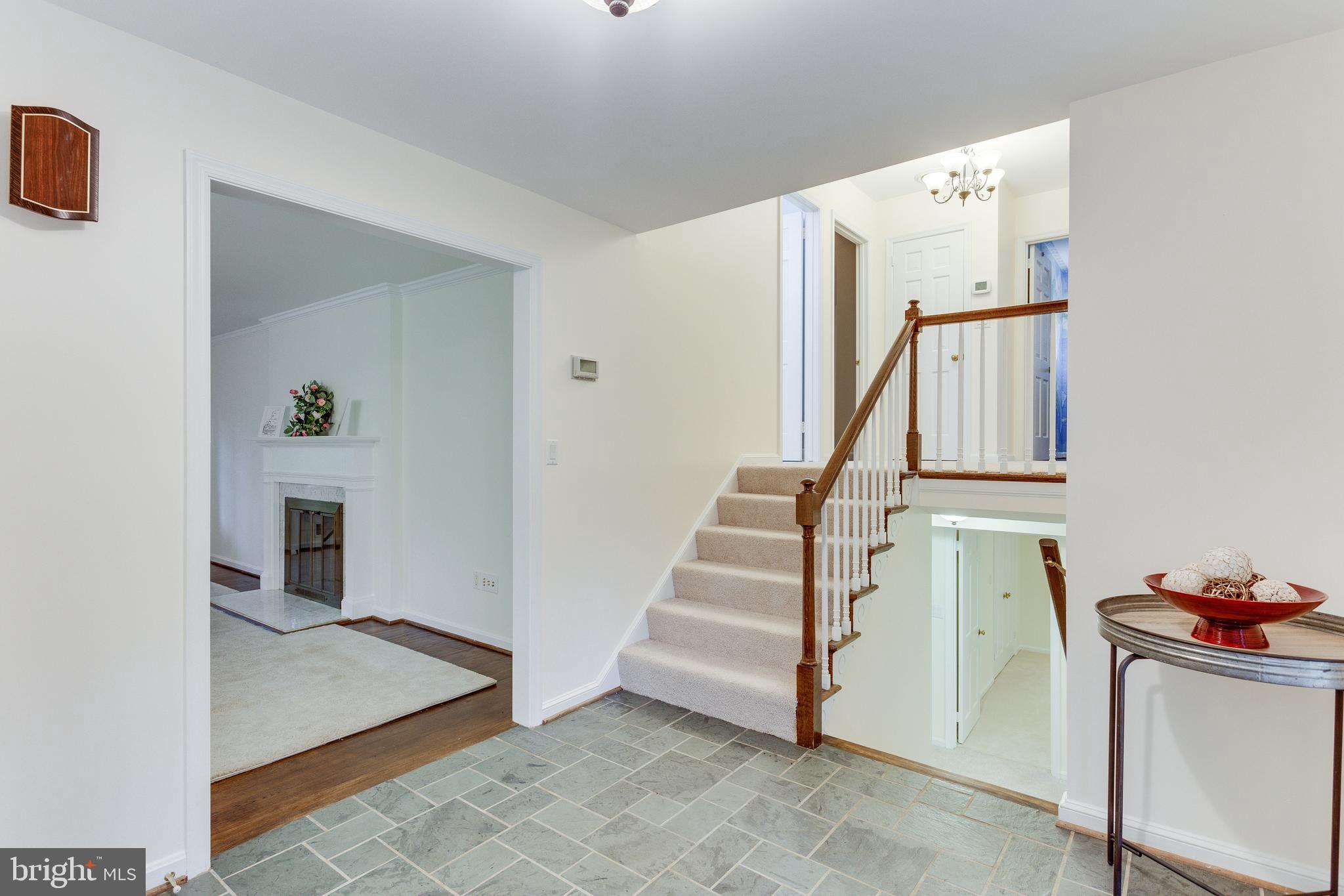 10520 Wickens Road Vienna, VA 22181 - Photo 35 of 44 Hall and Foyer