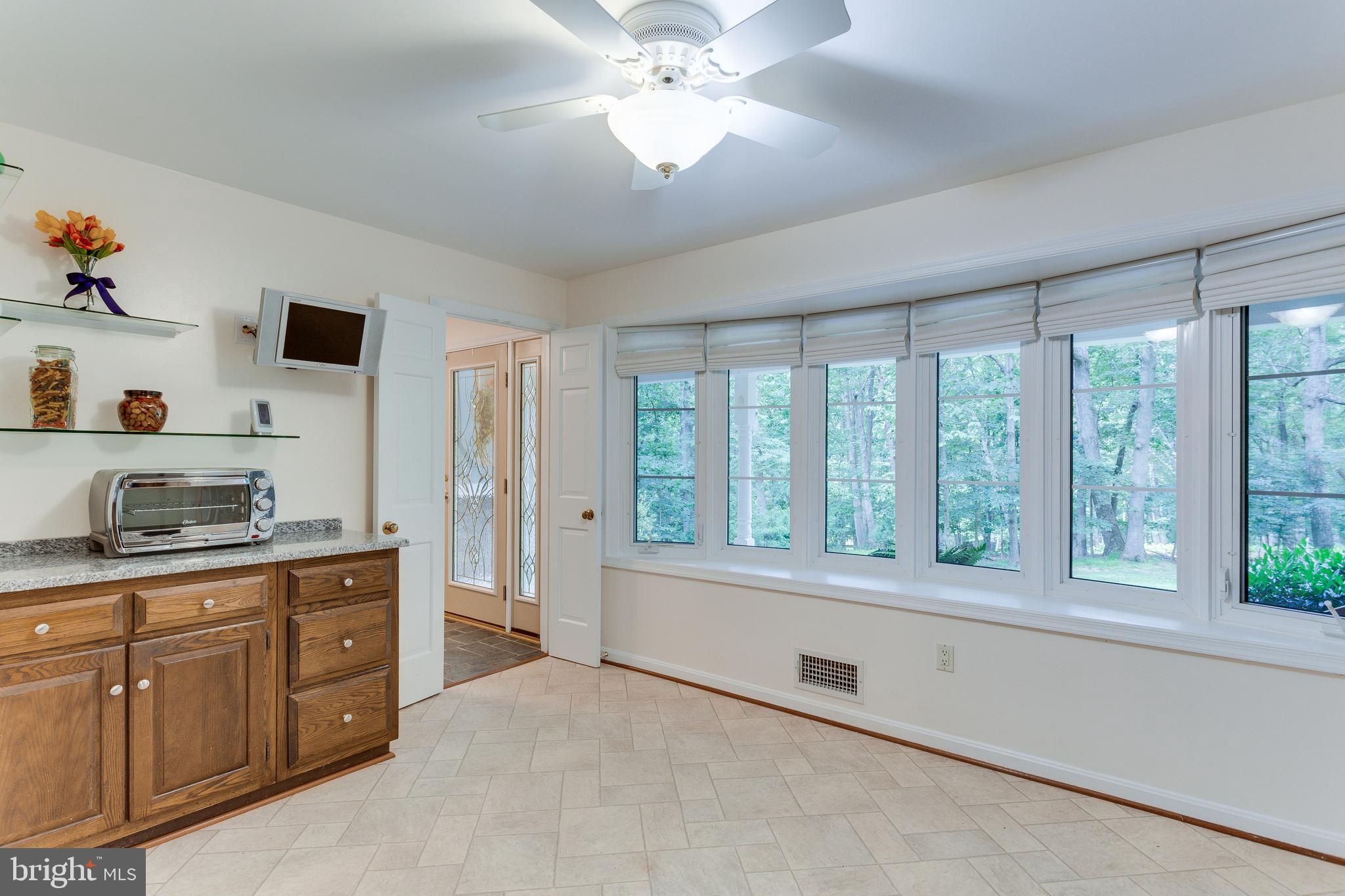 10520 Wickens Road Vienna, VA 22181 - Photo 7 of 44 Kitchen View 4