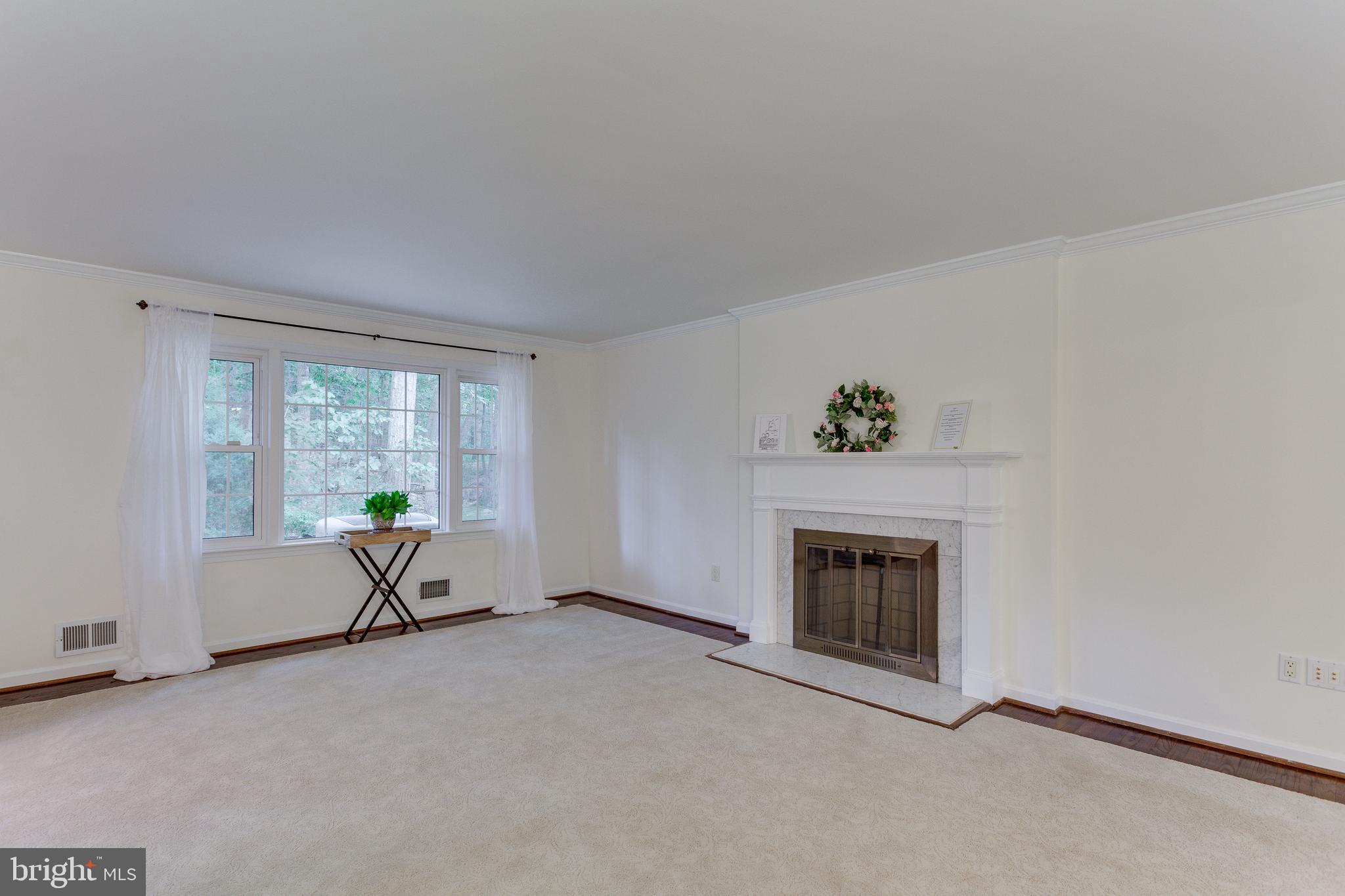 10520 Wickens Road Vienna, VA 22181 - Photo 10 of 44 Living Room View 2