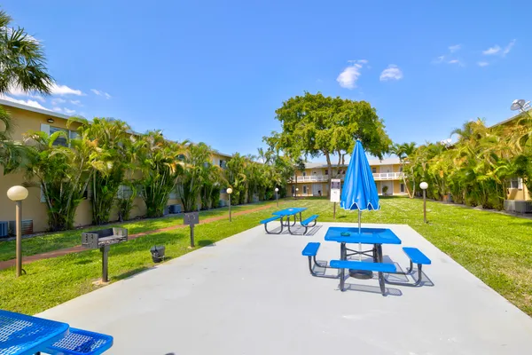 $1,800 | 550 Southeast 2nd Avenue, Unit G27, Deerfield Beach, FL 33441