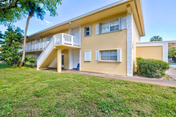 $1,800 | 550 Southeast 2nd Avenue, Unit G27, Deerfield Beach, FL 33441