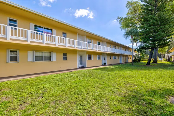 $1,800 | 550 Southeast 2nd Avenue, Unit G27, Deerfield Beach, FL 33441
