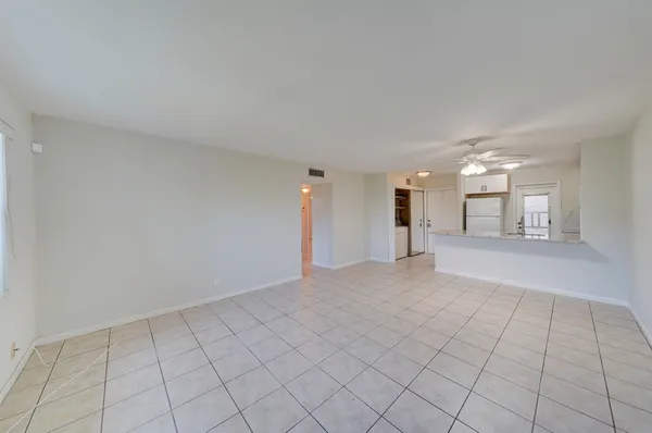$1,800 | 550 Southeast 2nd Avenue, Unit G27, Deerfield Beach, FL 33441
