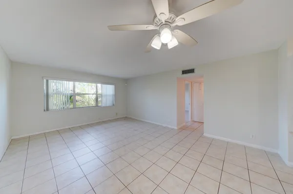 $1,800 | 550 Southeast 2nd Avenue, Unit G27, Deerfield Beach, FL 33441