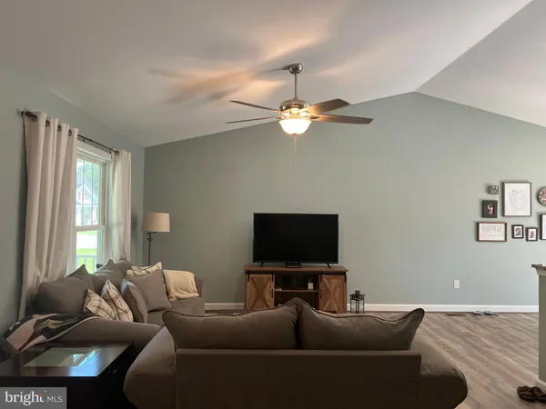 $2,150 | 346 Brooks Drive, Colonial Beach, VA 22443