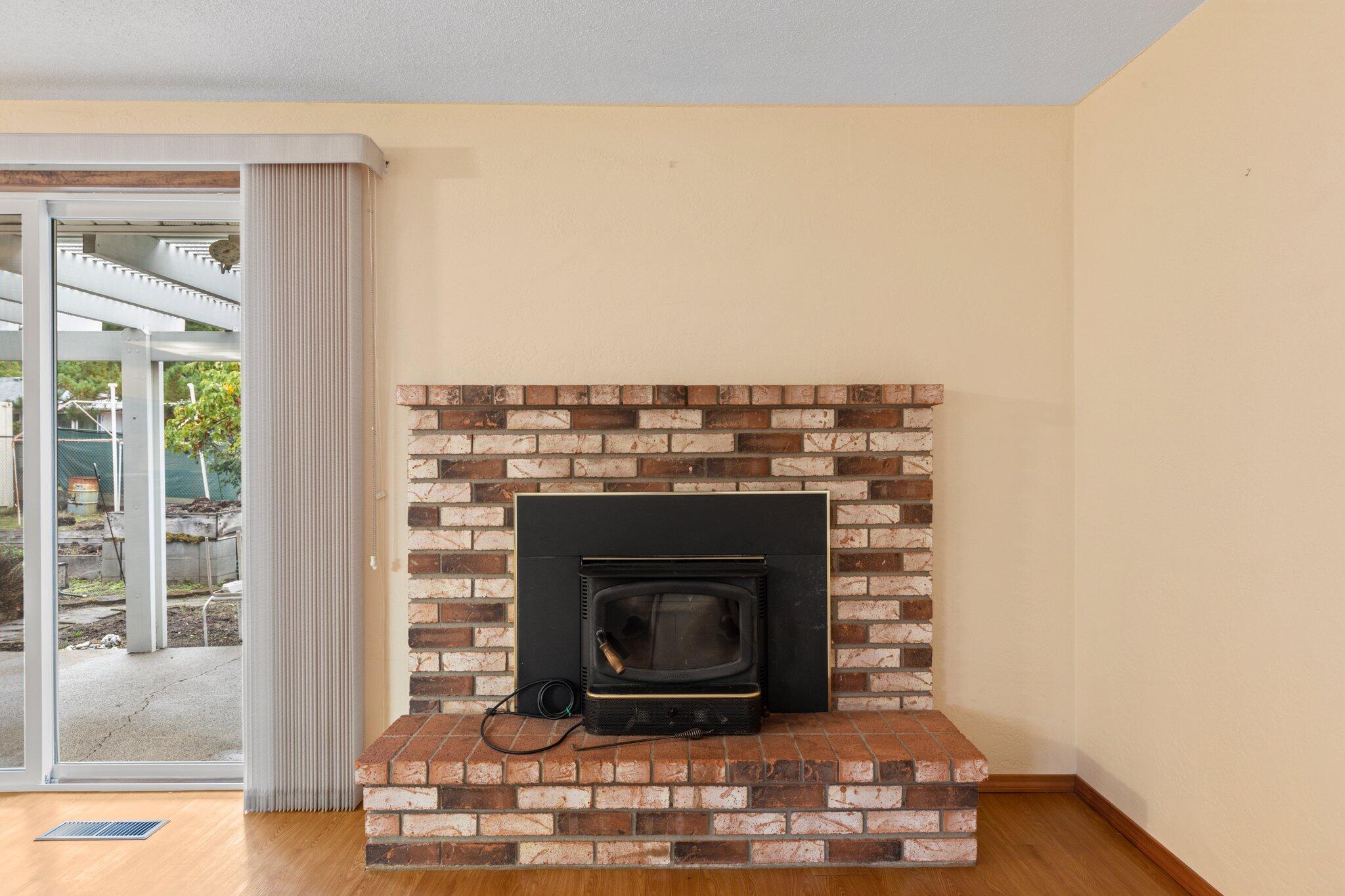 2061 Taylor Road Central Point, OR 97502 - Photo 11 of 24 12-web-or-mls-WCIL0194