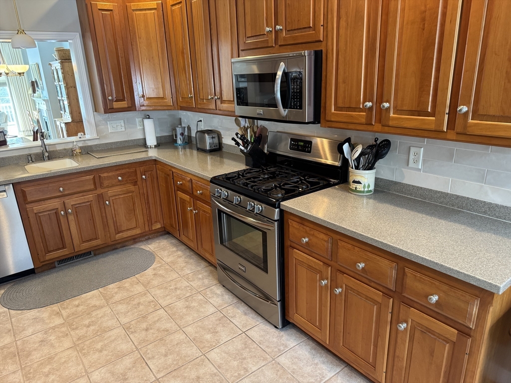 6 Kingson Lane, Unit 2 Medway, MA 02053 - Photo 4 of 42