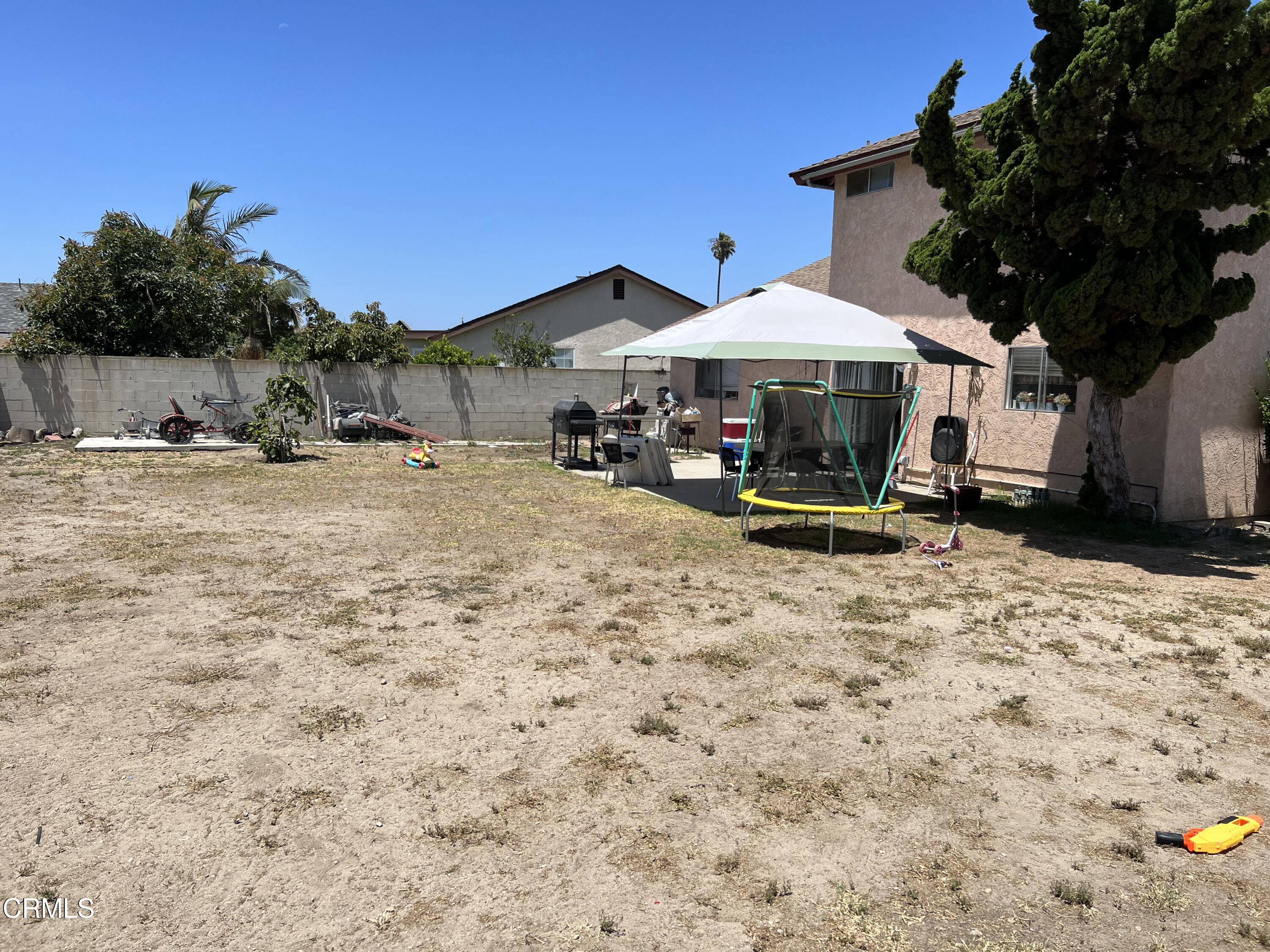 2060 Falkner Place Oxnard, CA 93033 - Photo 12 of 12 a view of a outdoor space with a patio