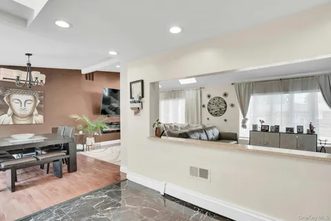 $899,000 | 129 Gleeland Street, Deer Park, NY 11729