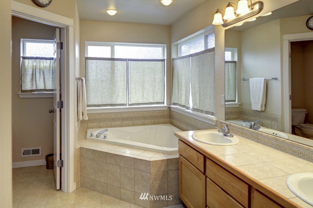 3756 Southwest 97th Street Seattle, WA 98126 - Photo 15 of 21 Gallery Image 15