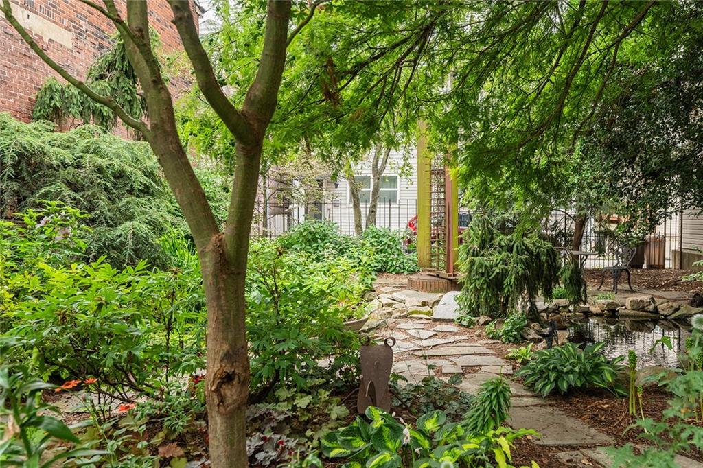 2220 Sarah Street, Unit 2 Pittsburgh, PA 15203 - Photo 21 of 34 a backyard of a house with lots of green space