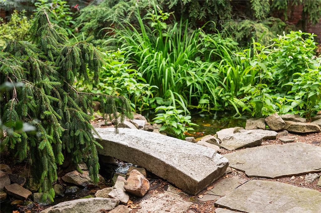 2220 Sarah Street, Unit 2 Pittsburgh, PA 15203 - Photo 23 of 34 a view of a backyard with plants and outdoor seating