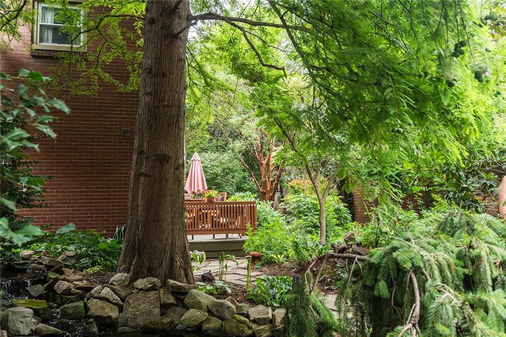 2220 Sarah Street, Unit 2 Pittsburgh, PA 15203 - Photo 30 of 34 a backyard of a house with lots of green space
