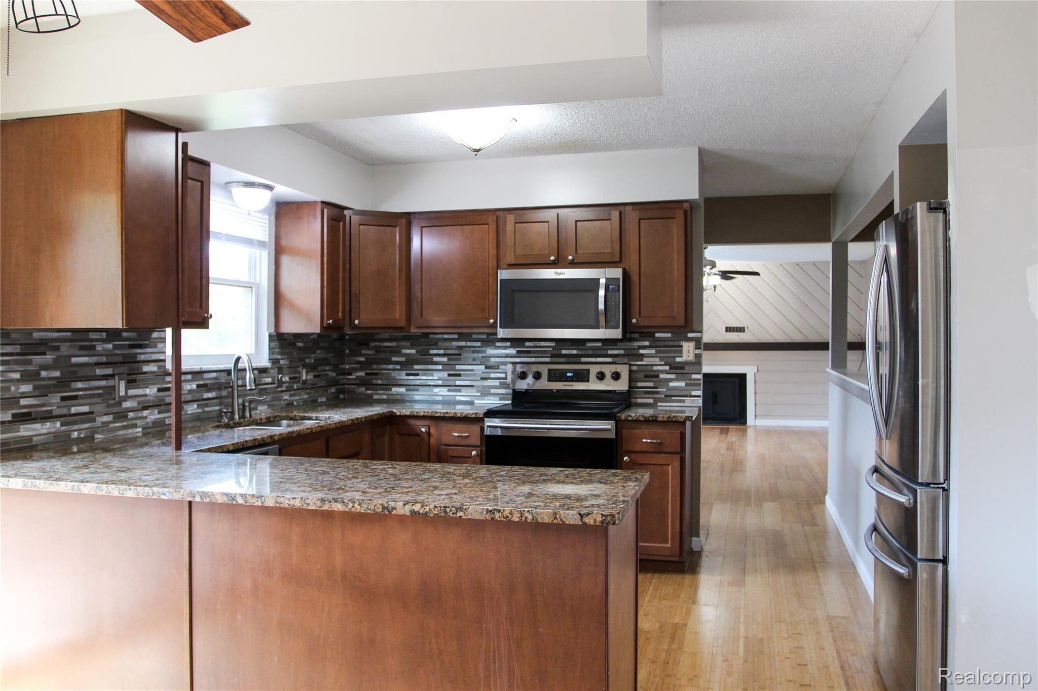 10250 County Line Road Ortonville, MI 48462 - Photo 9 of 41 Kitchen.jpg
