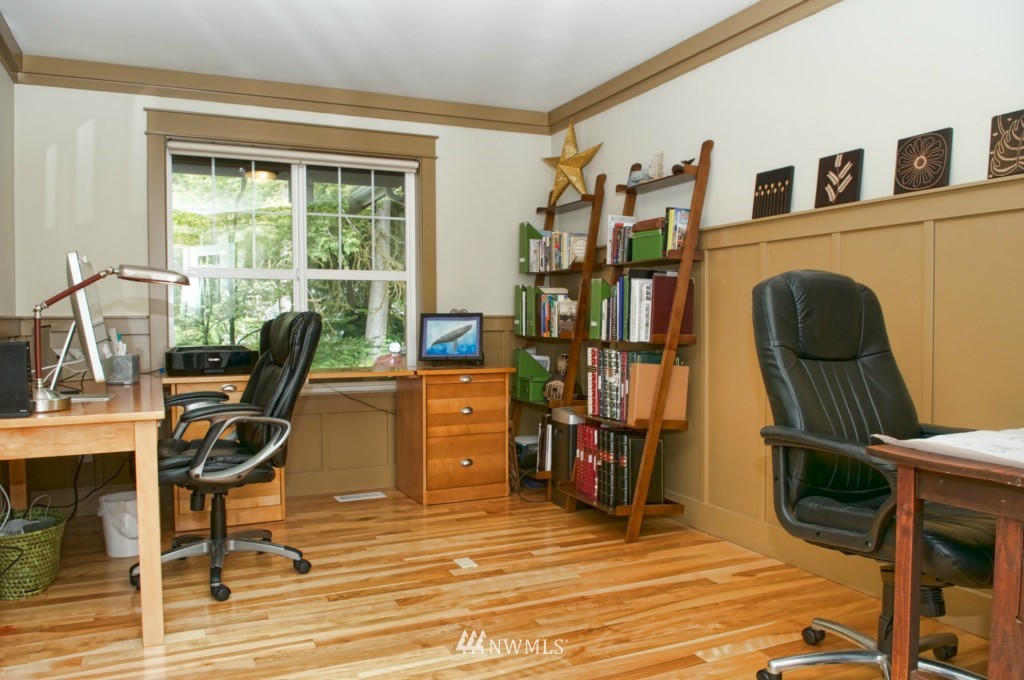 5537 Cooper Point Road Northwest Olympia, WA 98502 - Photo 12 of 25 Gallery Image 12