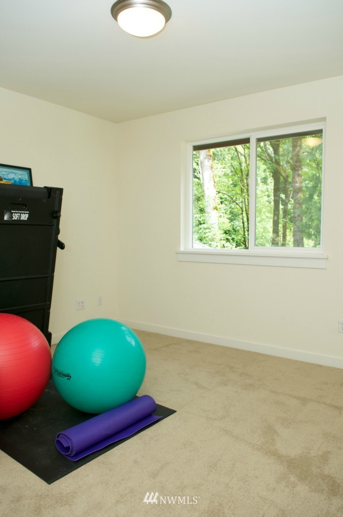5537 Cooper Point Road Northwest Olympia, WA 98502 - Photo 20 of 25 Gallery Image 20
