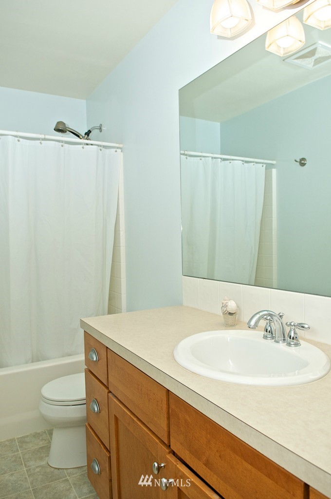 5537 Cooper Point Road Northwest Olympia, WA 98502 - Photo 21 of 25 Gallery Image 21