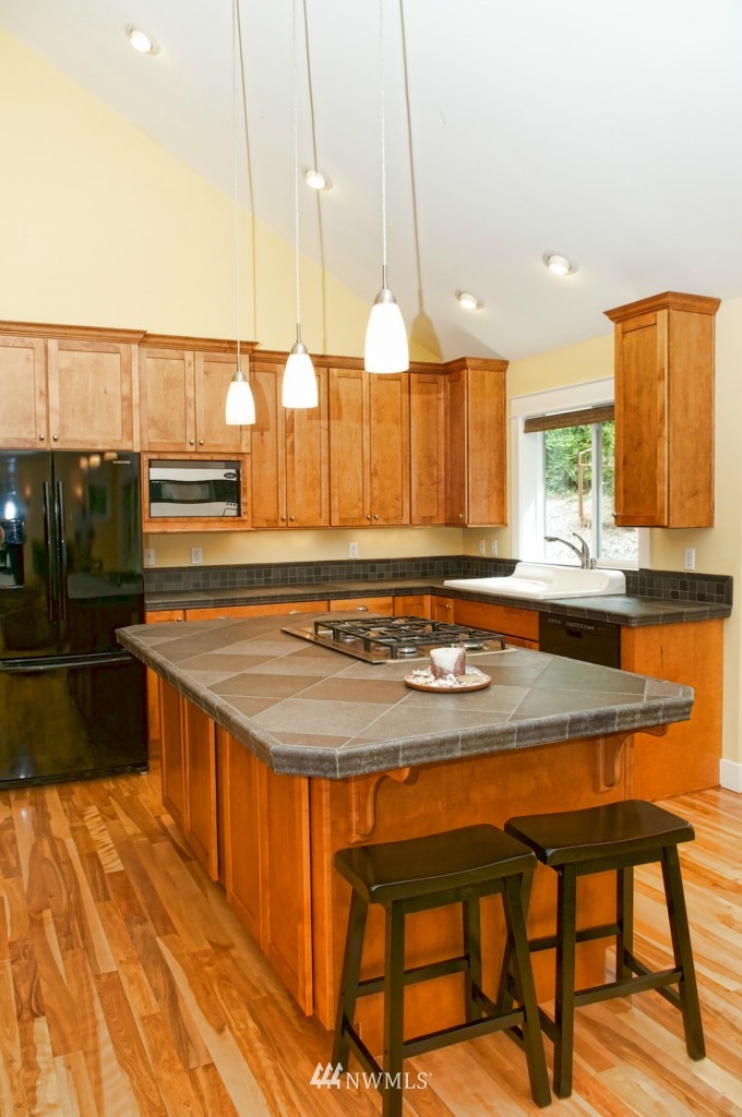 5537 Cooper Point Road Northwest Olympia, WA 98502 - Photo 5 of 25 Gallery Image 5