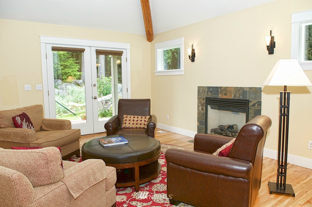 5537 Cooper Point Road Northwest Olympia, WA 98502 - Photo 8 of 25 Gallery Image 8