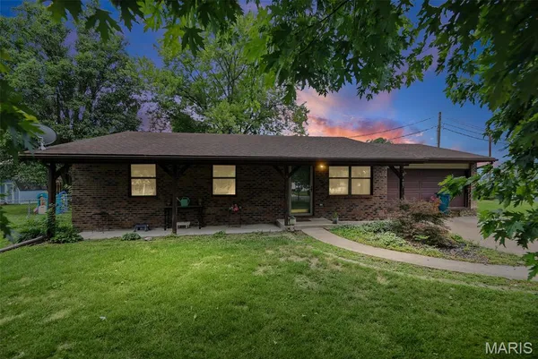 $205,000 | 407 South Smith Street, Smithton, IL 62285