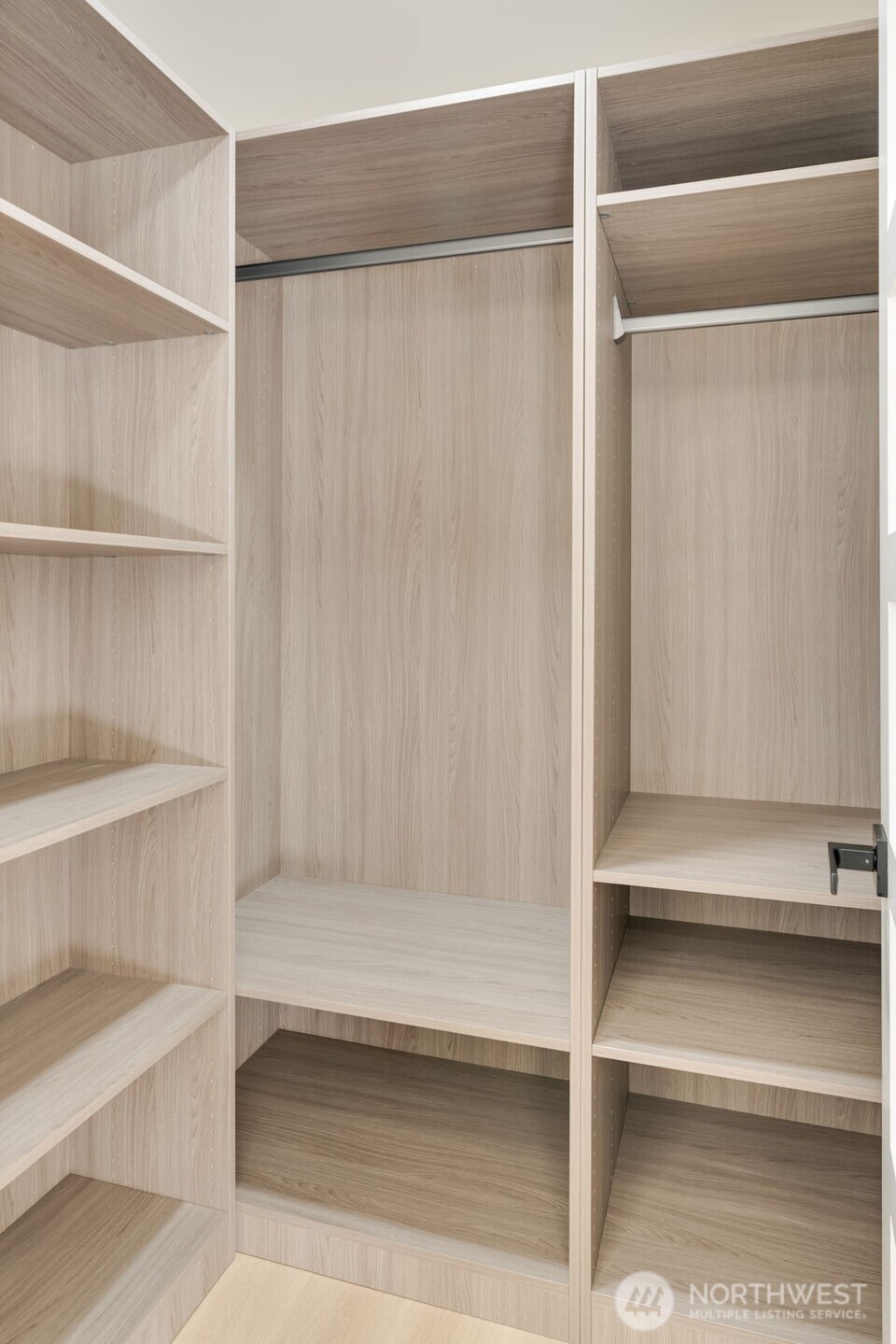 11010 Davisson Road Southwest Lakewood, WA 98499 - Photo 19 of 40 a bathroom with a bathtub