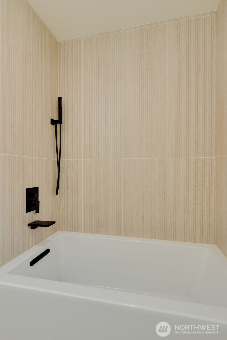 11010 Davisson Road Southwest Lakewood, WA 98499 - Photo 26 of 40 a bathroom with a bathtub