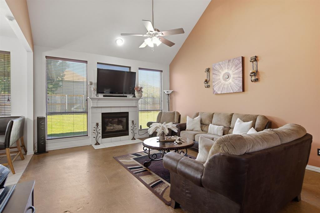 305 Ravenna Road Lake Dallas, TX 75065 - Photo 8 of 39 Gallery Image 8
