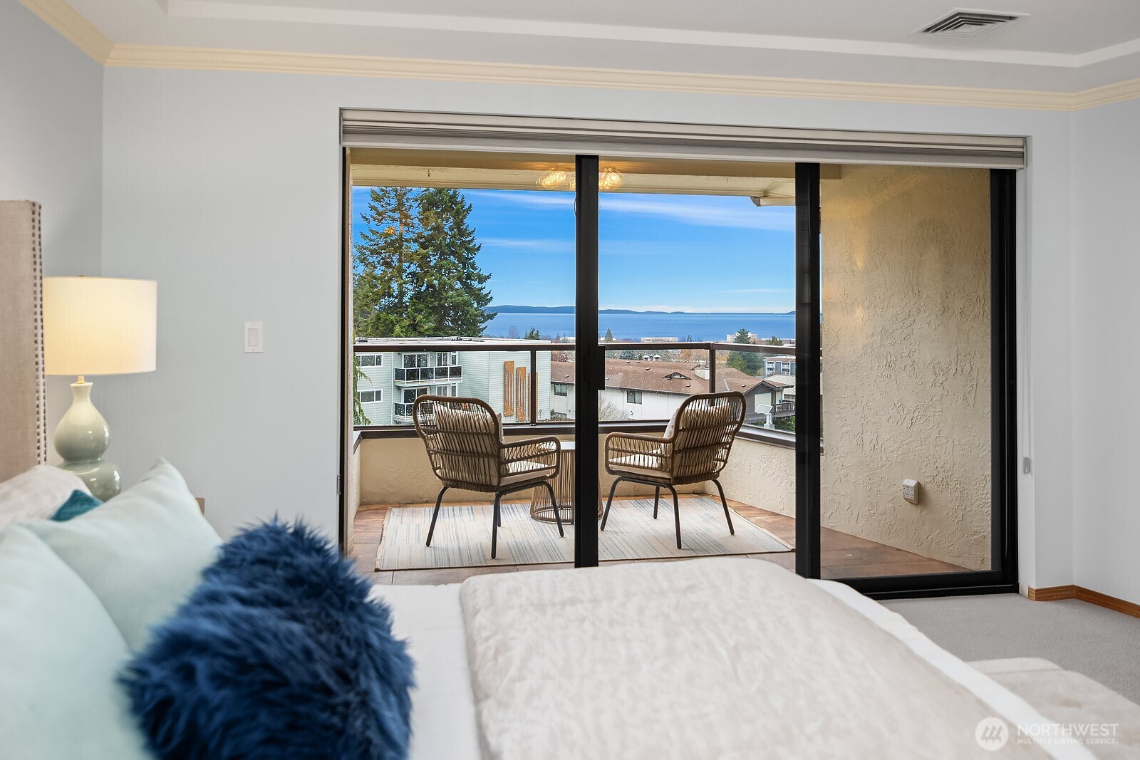 505 Pine Street, Unit 301 Edmonds, WA 98020 - Photo 23 of 40 a living room with furniture and a window