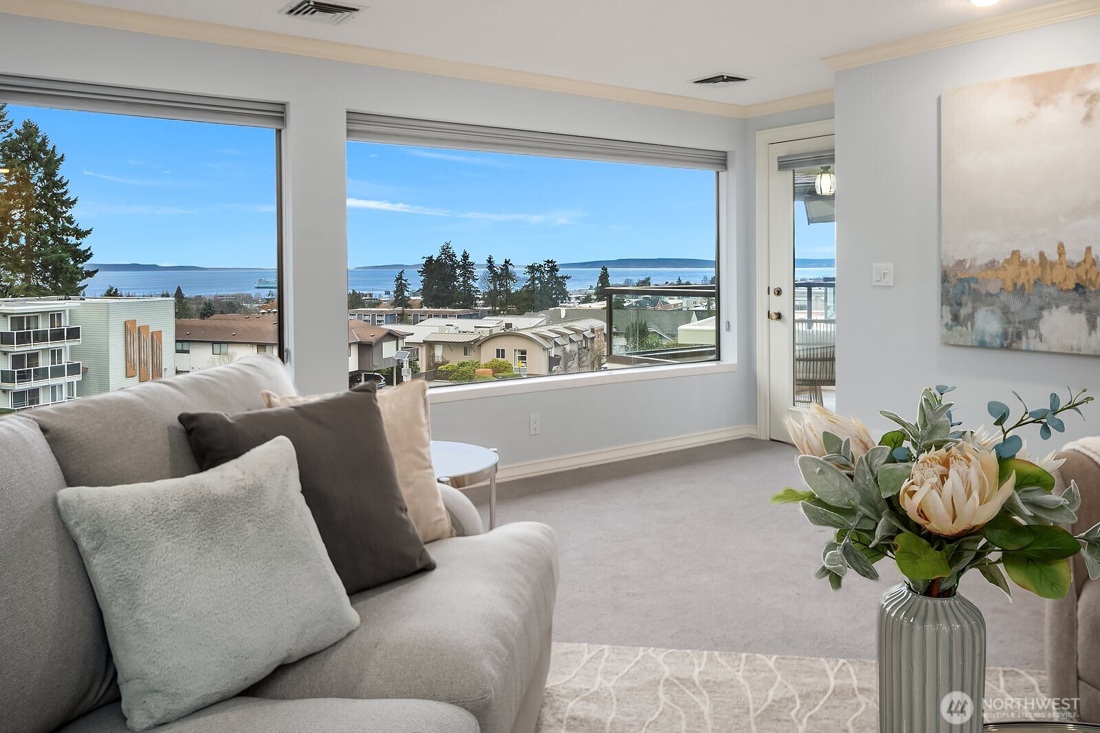 505 Pine Street, Unit 301 Edmonds, WA 98020 - Photo 5 of 40 a living room with furniture flowerpot and wooden floor
