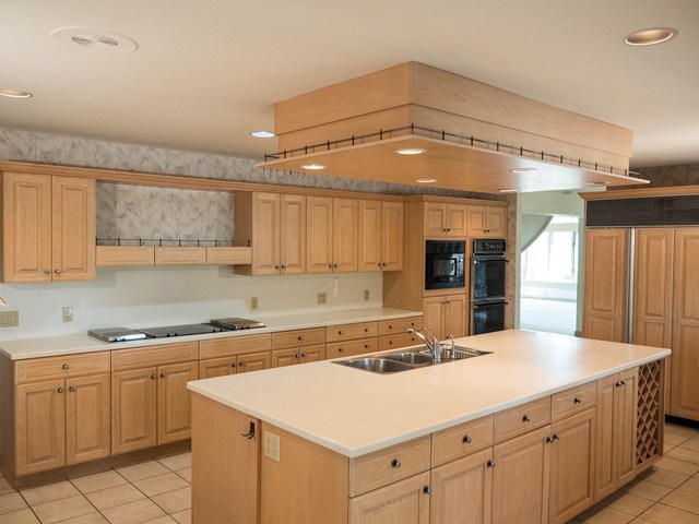 1810 Cardinal Court Pontiac, IL 61764 - Photo 8 of 36