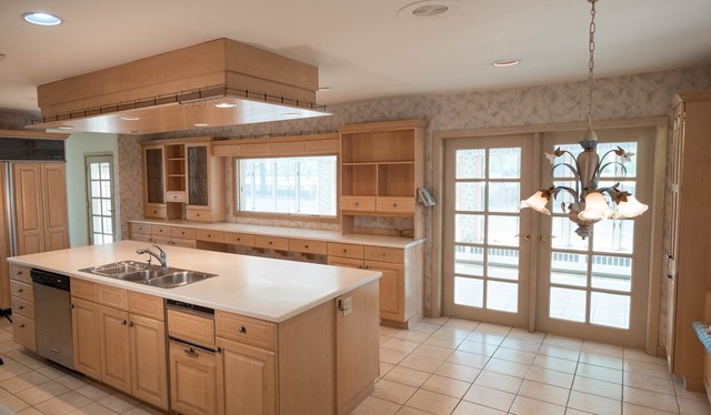 1810 Cardinal Court Pontiac, IL 61764 - Photo 9 of 36