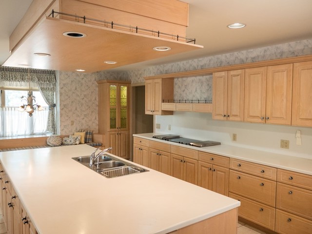 1810 Cardinal Court Pontiac, IL 61764 - Photo 10 of 36