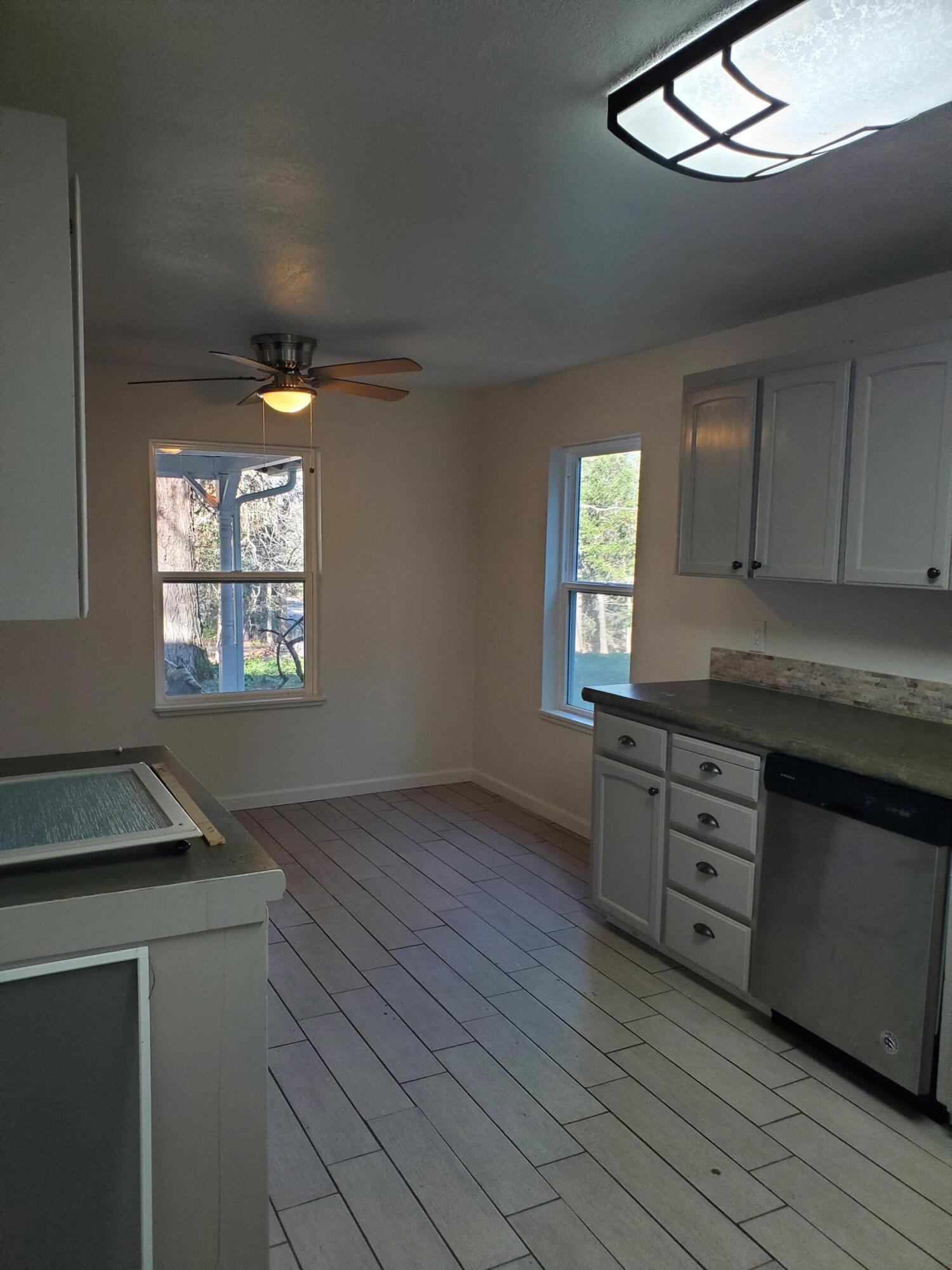 871 Walker Road Grants Pass, OR 97527 - Photo 7 of 29 20220128_135119