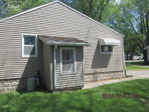 6098 Lapeer Road Burton, MI 48509 - Photo 5 of 13 20132158-4.JPG