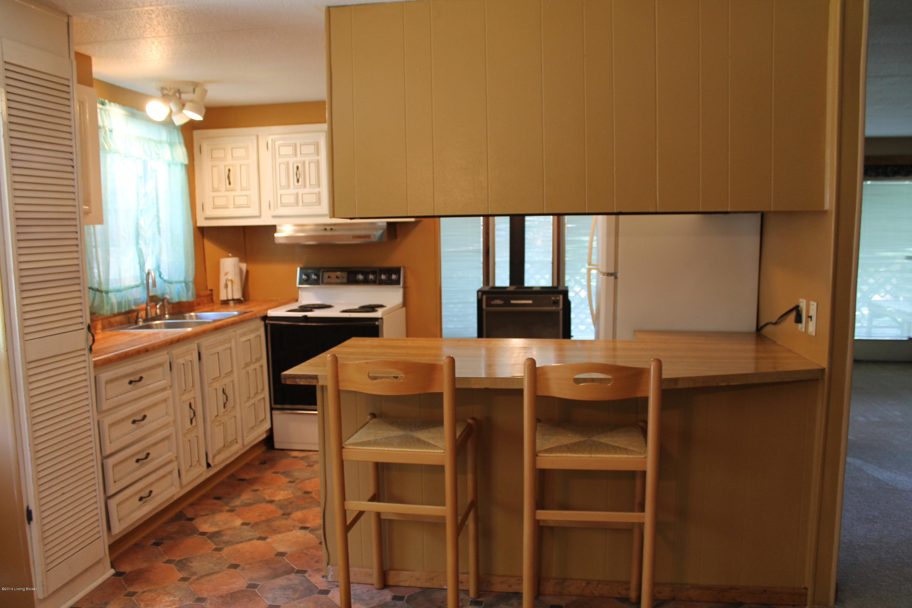 183 Deer Lake Road Shepherdsville, KY 40165 - Photo 11 of 21 kitchen