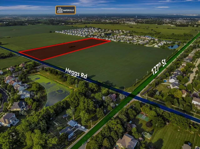 a view of a tennis court