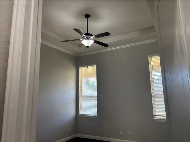 en that has a window in it