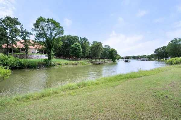 $600,000 | 1706 Southeast County Road 2230, Corsicana, TX 75109