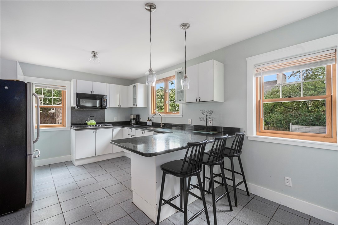 228 Medway Street Providence, RI 02906 - Photo 10 of 47