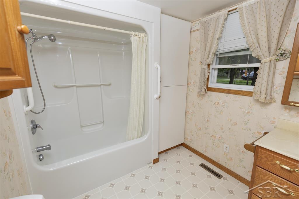 325 East Isabella Road Midland, MI 48640 - Photo 23 of 37