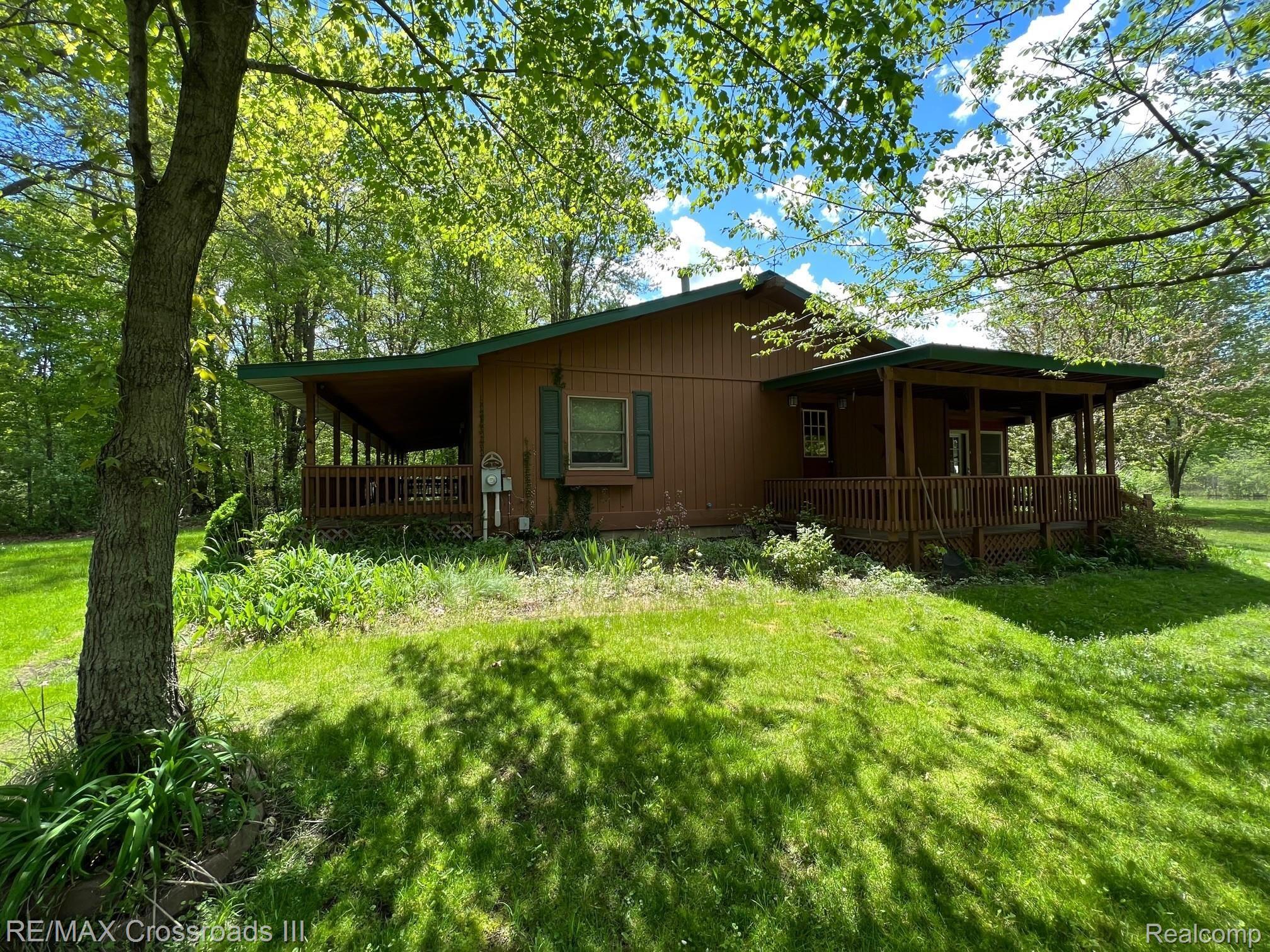 21850 Prince Road Belleville, MI 48111 - Photo 1 of 31 IMG_1628.jpg